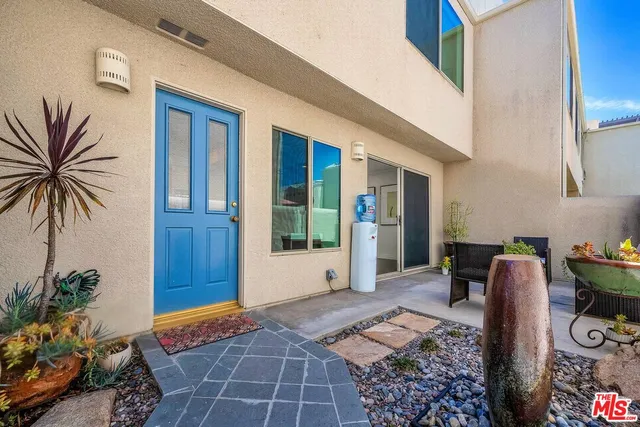 $975,000 | 14101 Dickens Street, Unit 4, Sherman Oaks, CA 91423