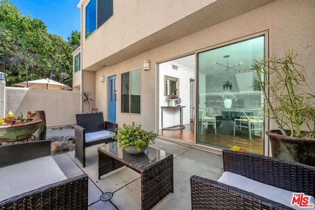 $975,000 | 14101 Dickens Street, Unit 4, Sherman Oaks, CA 91423