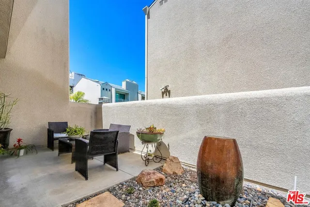 $975,000 | 14101 Dickens Street, Unit 4, Sherman Oaks, CA 91423