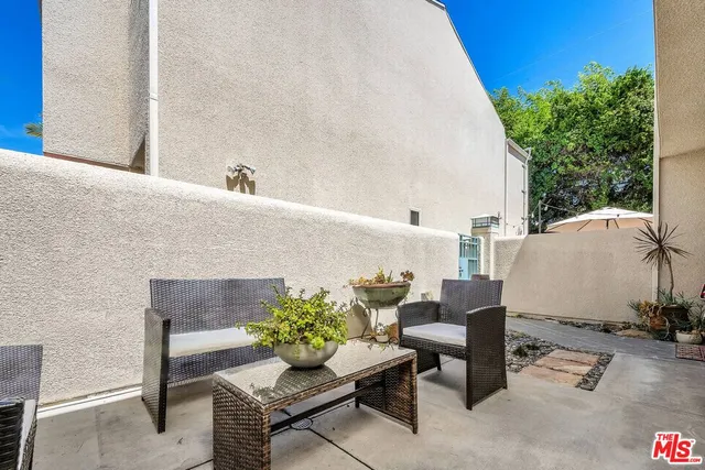 $975,000 | 14101 Dickens Street, Unit 4, Sherman Oaks, CA 91423