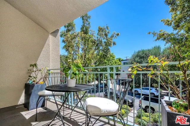 $975,000 | 14101 Dickens Street, Unit 4, Sherman Oaks, CA 91423