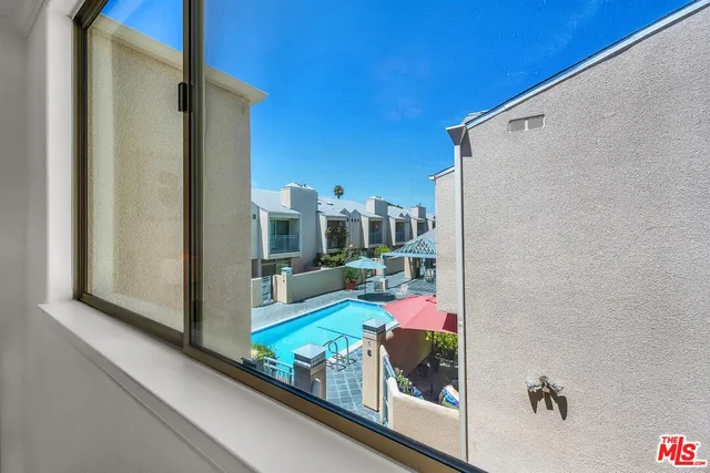 $975,000 | 14101 Dickens Street, Unit 4, Sherman Oaks, CA 91423