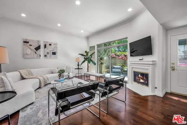 $975,000 | 14101 Dickens Street, Unit 4, Sherman Oaks, CA 91423