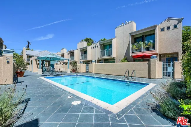$975,000 | 14101 Dickens Street, Unit 4, Sherman Oaks, CA 91423