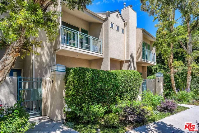 $975,000 | 14101 Dickens Street, Unit 4, Sherman Oaks, CA 91423