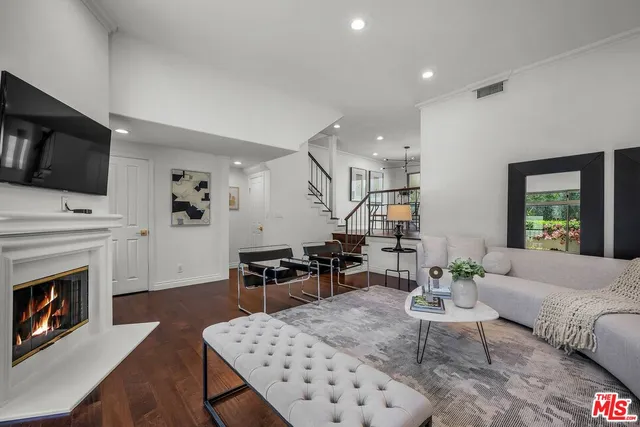 $975,000 | 14101 Dickens Street, Unit 4, Sherman Oaks, CA 91423