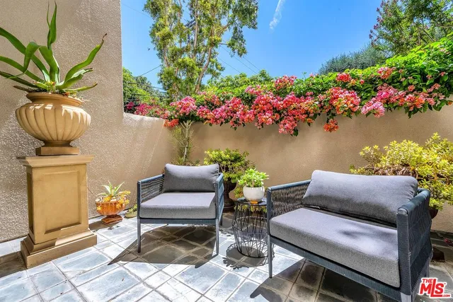 $975,000 | 14101 Dickens Street, Unit 4, Sherman Oaks, CA 91423