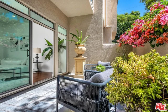 $975,000 | 14101 Dickens Street, Unit 4, Sherman Oaks, CA 91423