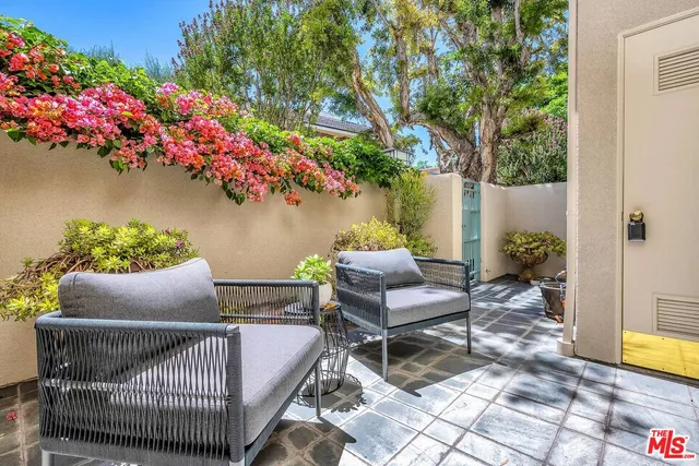 $975,000 | 14101 Dickens Street, Unit 4, Sherman Oaks, CA 91423