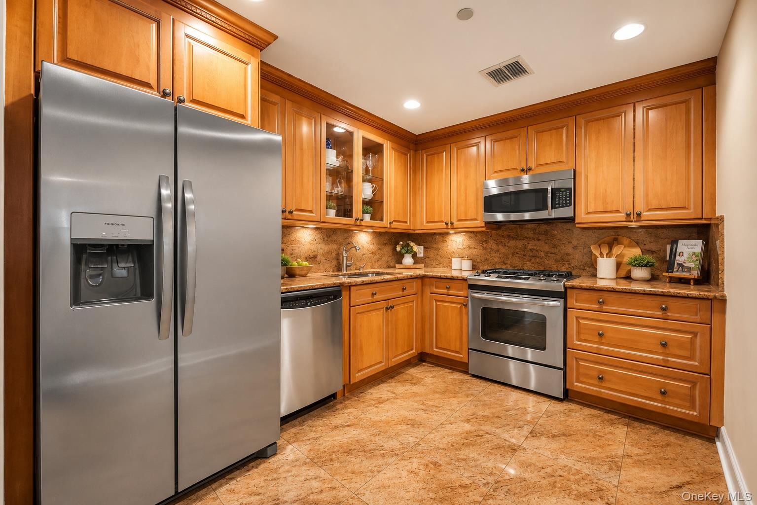 171 Great Neck Road, Unit 1E Great Neck, NY 11021 - Photo 6 of 12