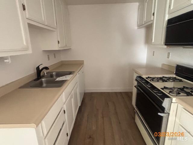 1801 Marshall Road, Unit 403 Vacaville, CA 95687 - Photo 5 of 7 a kitchen with a sink stove and microwave