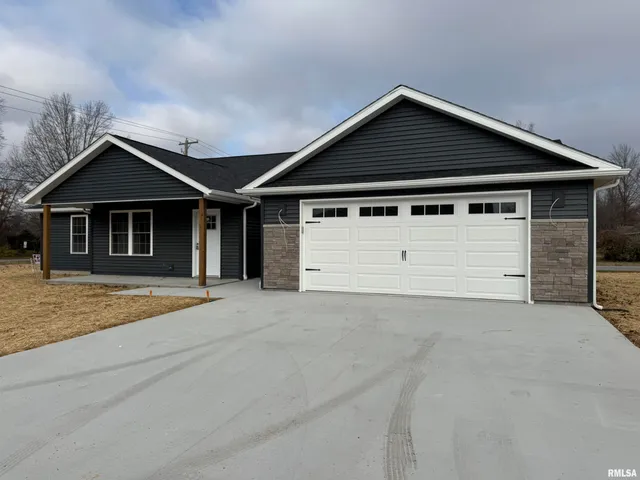 $294,900 | 102 Townhouse Drive, Carterville, IL 62918