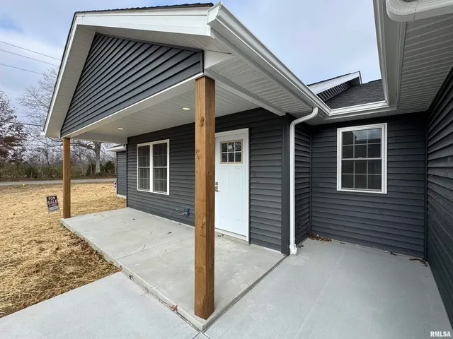 $294,900 | 102 Townhouse Drive, Carterville, IL 62918