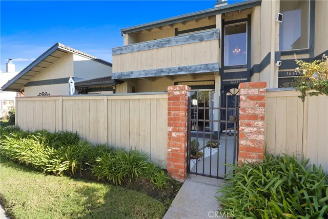 $769,000 | 16611 Sell, Unit 24, Huntington Beach, CA 92649