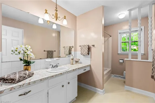 $435,000 | 108 Spillsbury Court, Clemmons, NC 27012