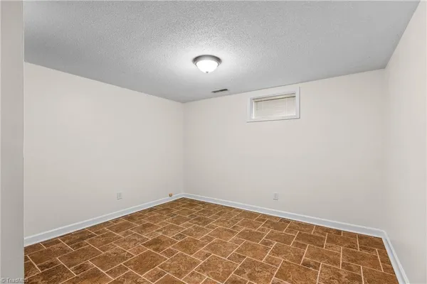 $435,000 | 108 Spillsbury Court, Clemmons, NC 27012