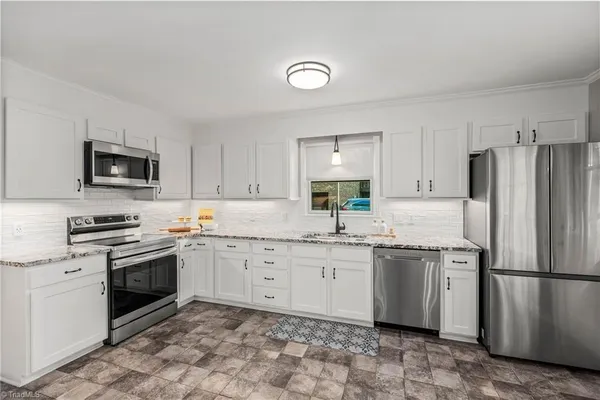 $435,000 | 108 Spillsbury Court, Clemmons, NC 27012