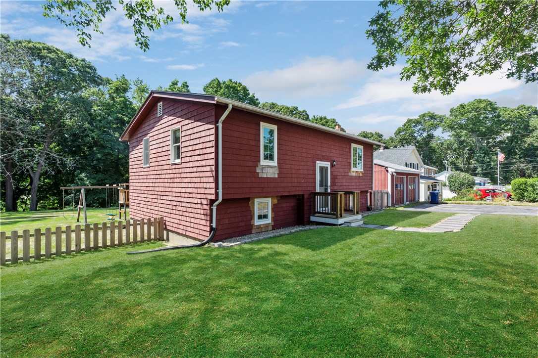 397 Nausauket Road Warwick, RI 02886 - Photo 3 of 24 Gallery Image 3