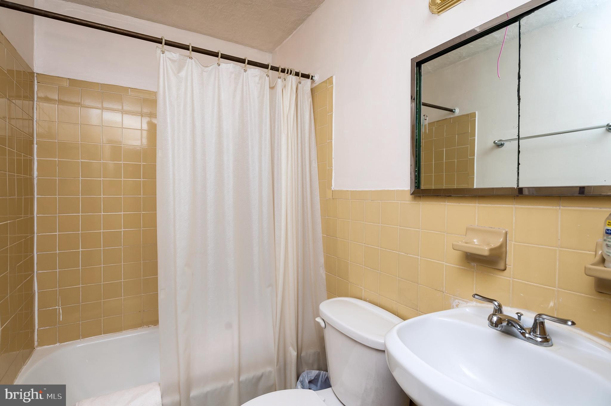 5530 Force Road Baltimore, MD 21206 - Photo 4 of 11 UPSTAIR BATHROOM