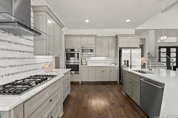 $1,100,000 | 302 Majestic Bluff, San Antonio, TX 78258