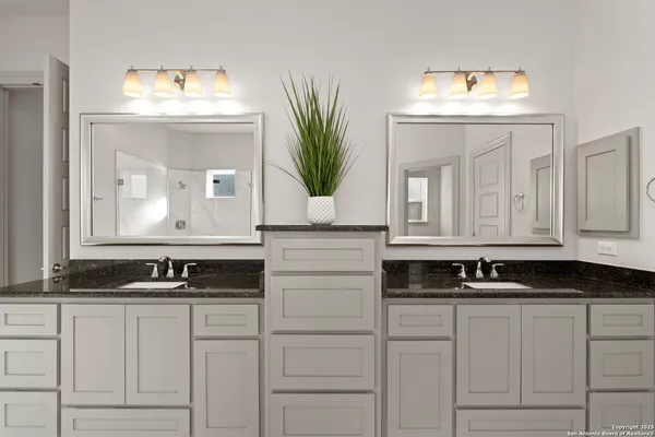 $1,100,000 | 302 Majestic Bluff, San Antonio, TX 78258