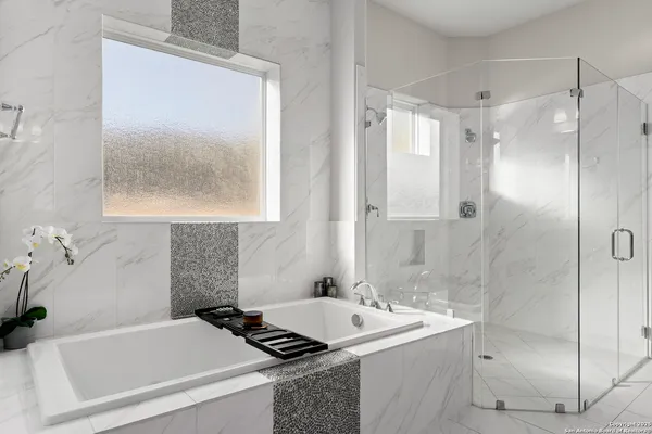 $1,100,000 | 302 Majestic Bluff, San Antonio, TX 78258