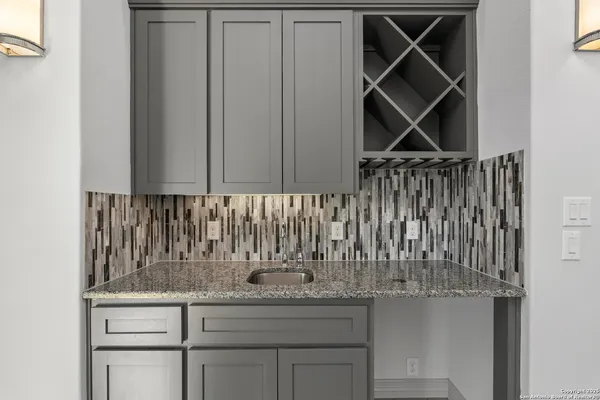 $1,100,000 | 302 Majestic Bluff, San Antonio, TX 78258