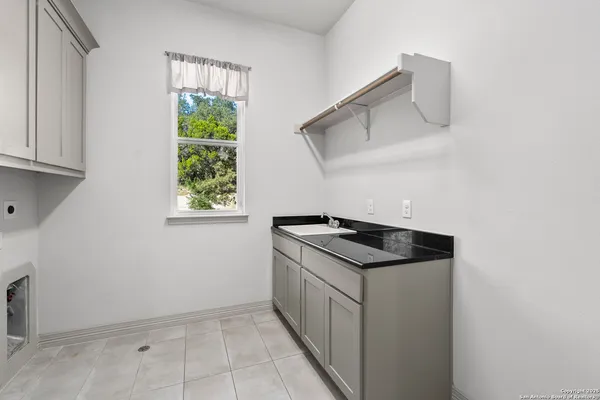 $1,100,000 | 302 Majestic Bluff, San Antonio, TX 78258