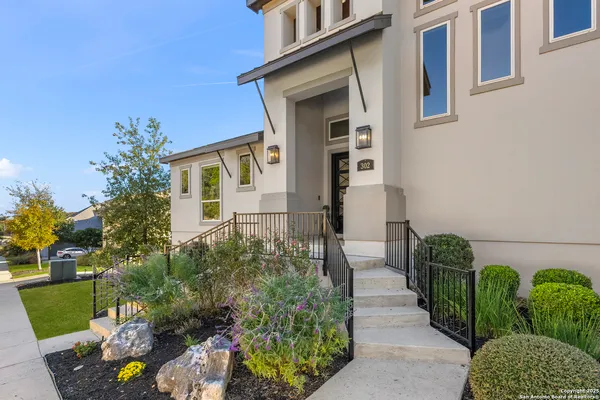$1,100,000 | 302 Majestic Bluff, San Antonio, TX 78258