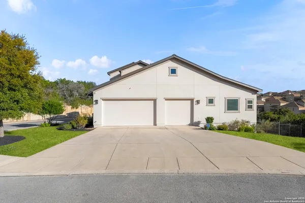 $1,100,000 | 302 Majestic Bluff, San Antonio, TX 78258