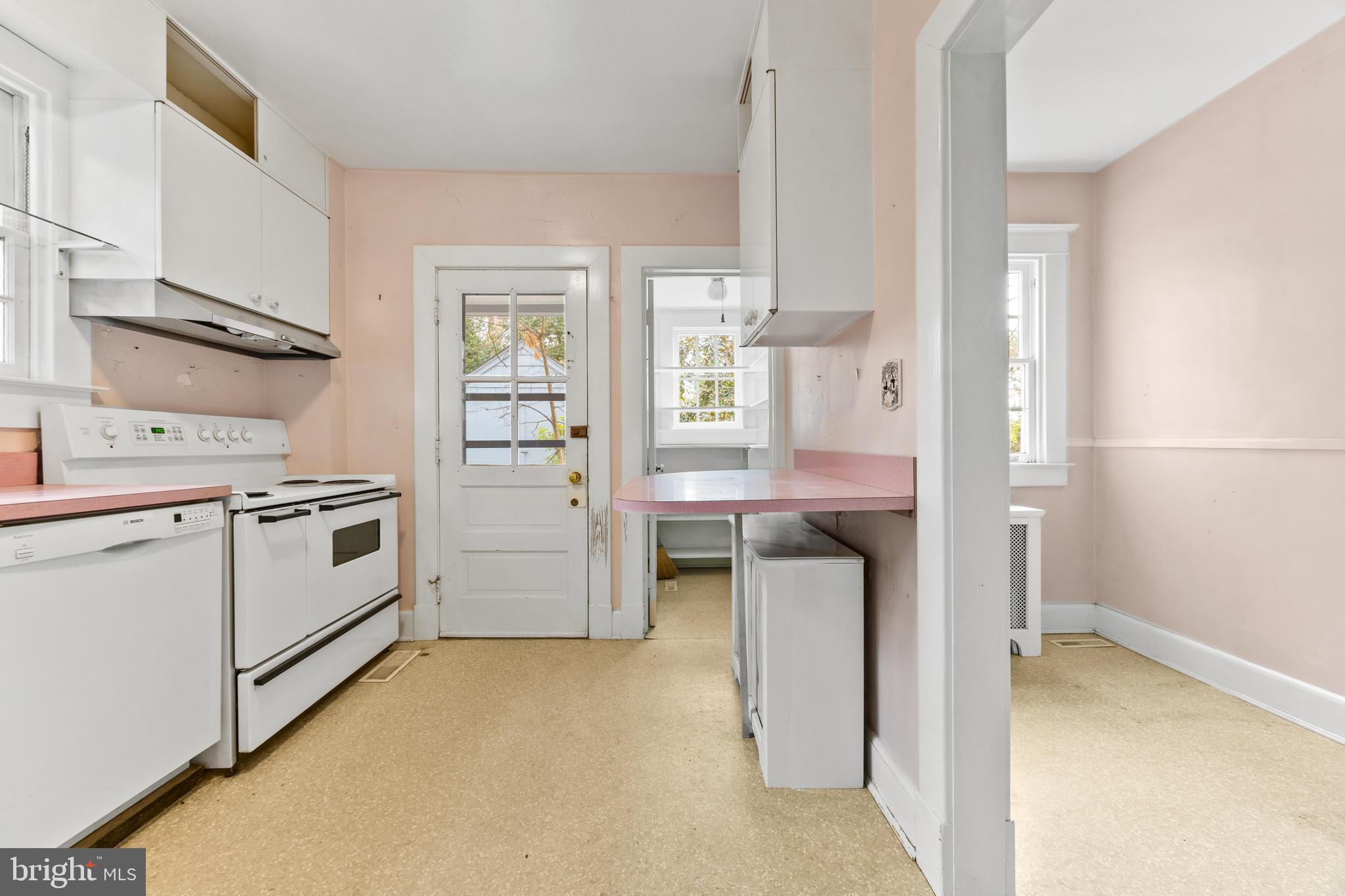 6405 Pinehurst Road Baltimore, MD 21212 - Photo 11 of 57