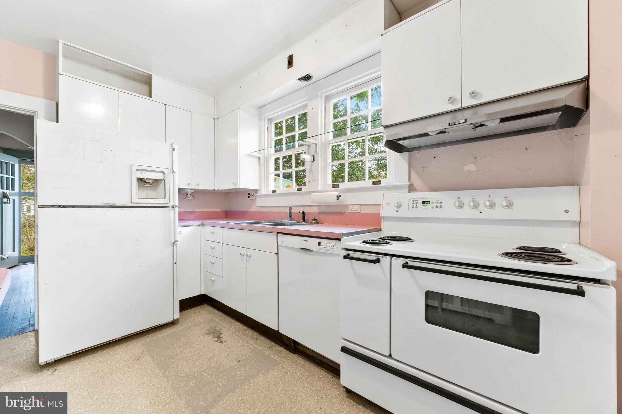 6405 Pinehurst Road Baltimore, MD 21212 - Photo 13 of 57