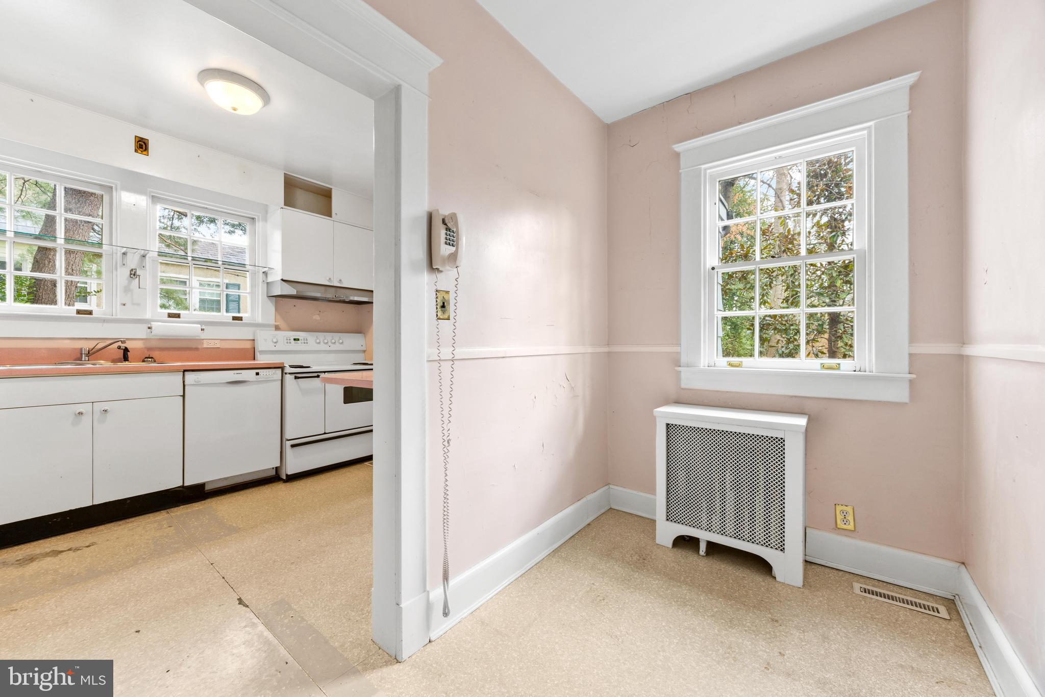 6405 Pinehurst Road Baltimore, MD 21212 - Photo 15 of 57
