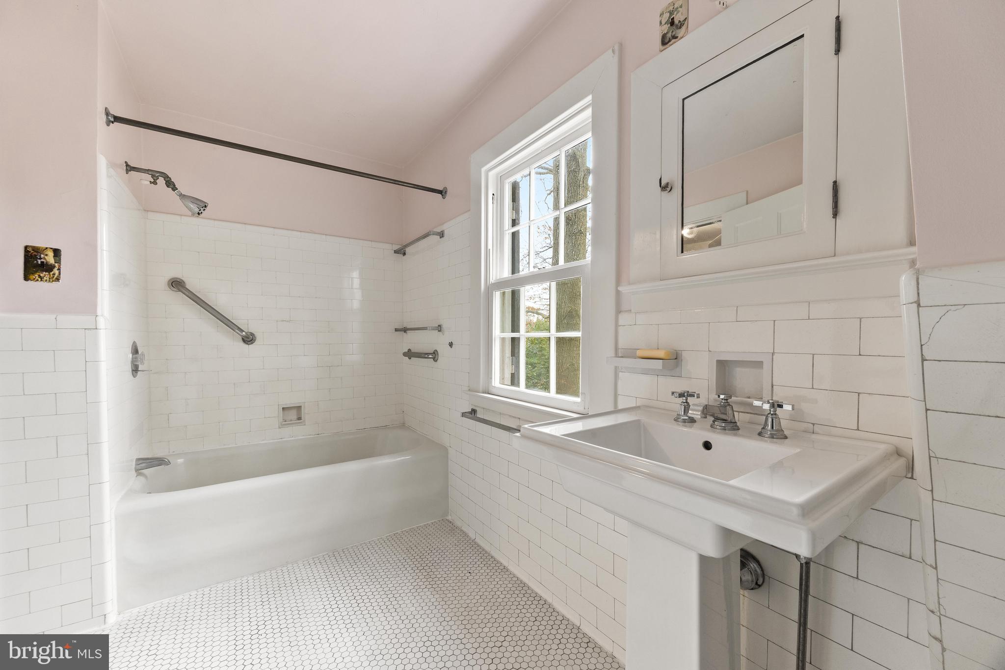 6405 Pinehurst Road Baltimore, MD 21212 - Photo 31 of 57