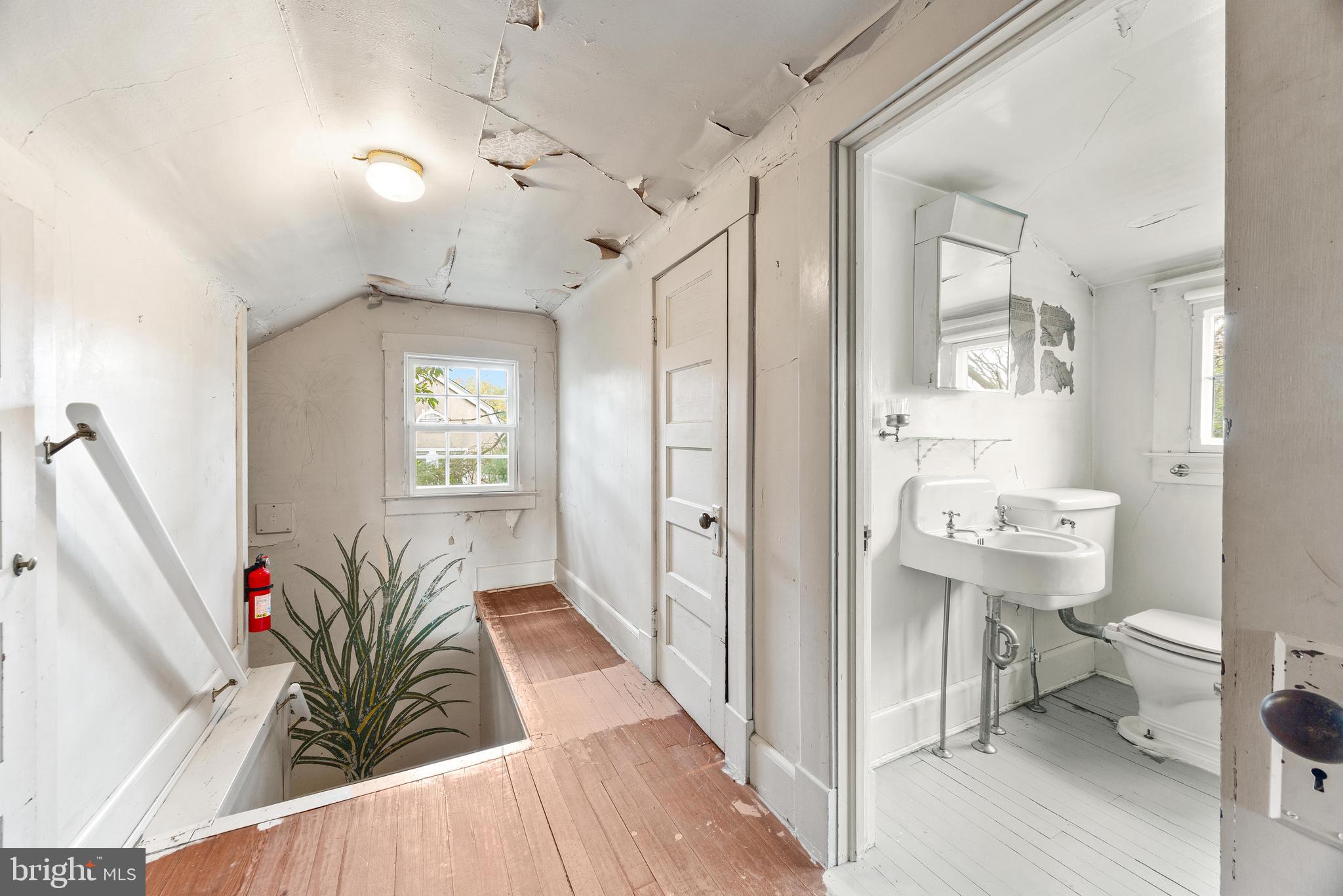 6405 Pinehurst Road Baltimore, MD 21212 - Photo 34 of 57