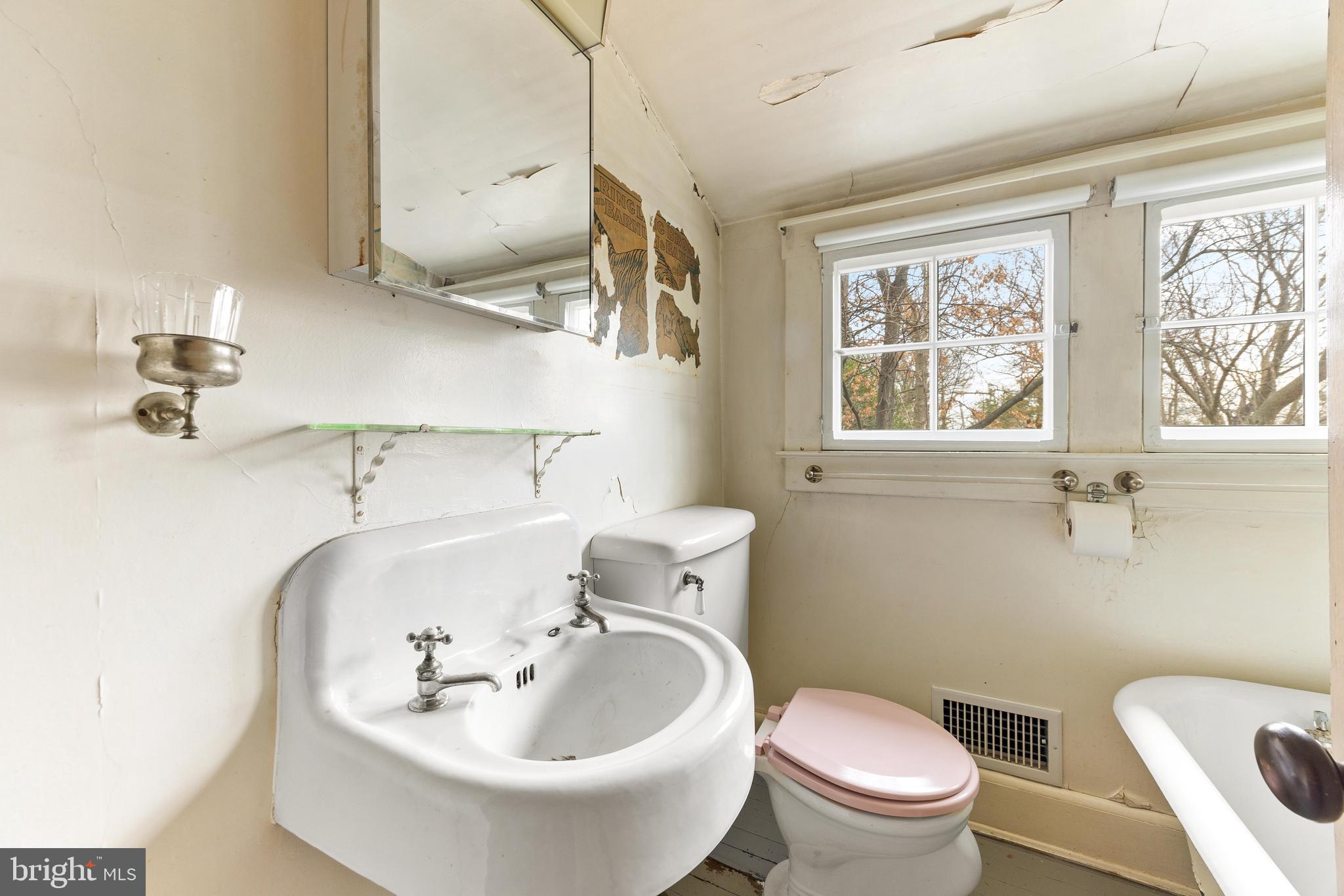 6405 Pinehurst Road Baltimore, MD 21212 - Photo 36 of 57