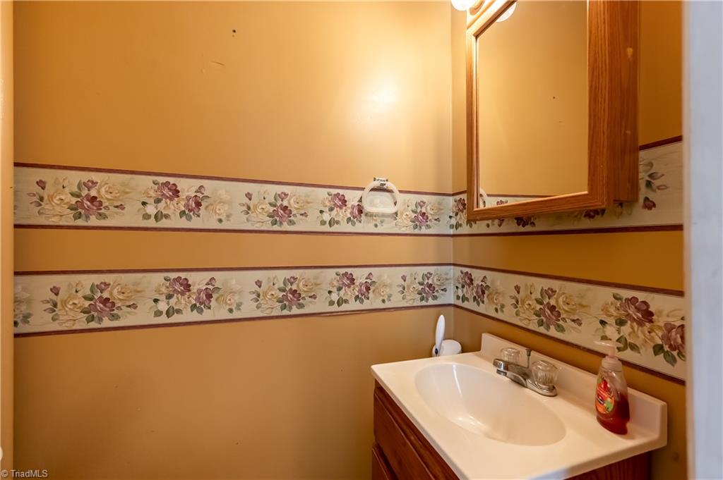 701 Lincoln Road Galax, VA 24333 - Photo 14 of 35