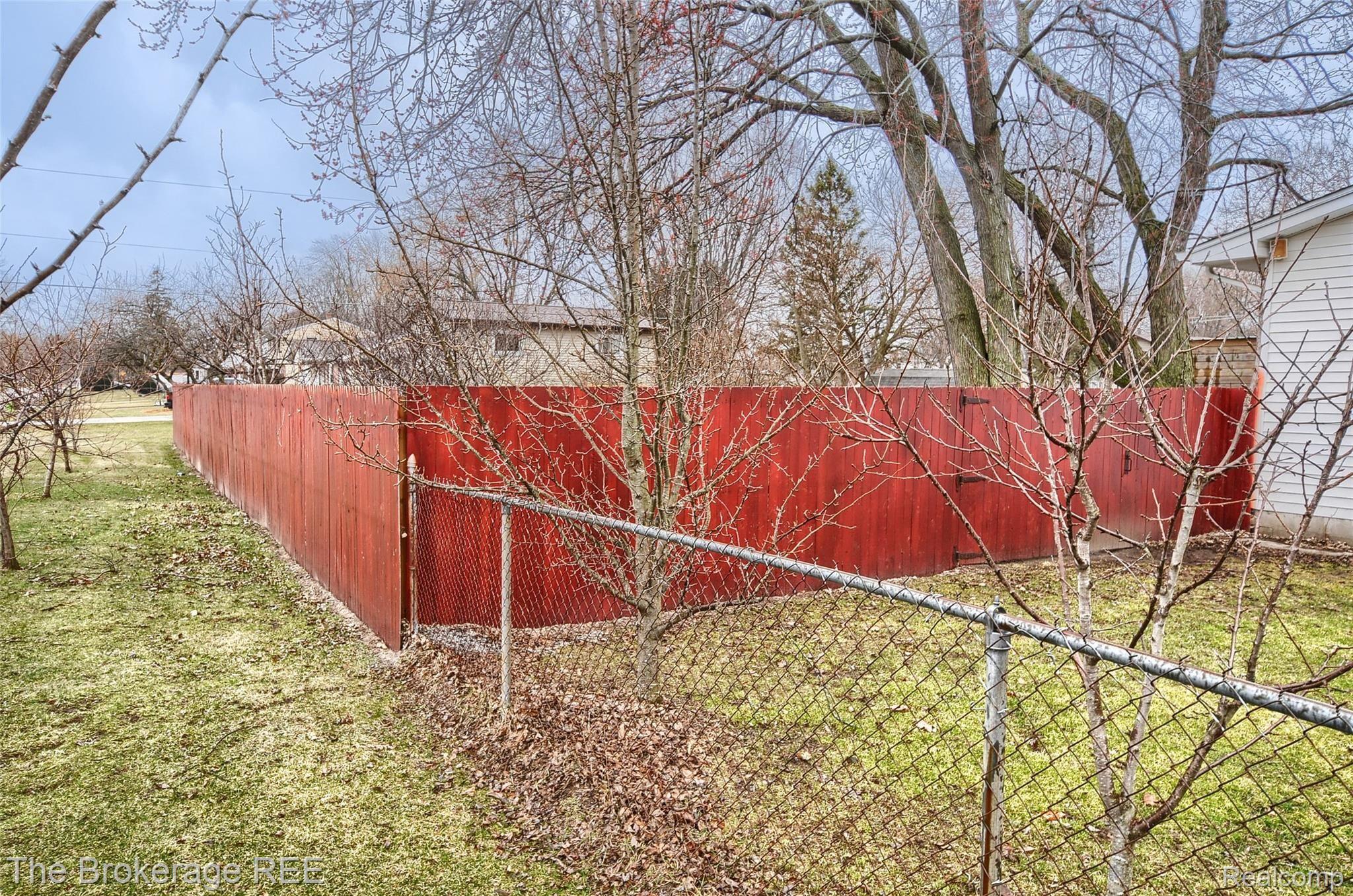 5250 East Carpenter Road Flint, MI 48506 - Photo 32 of 33 DSC_5227-HDR(5).jpg