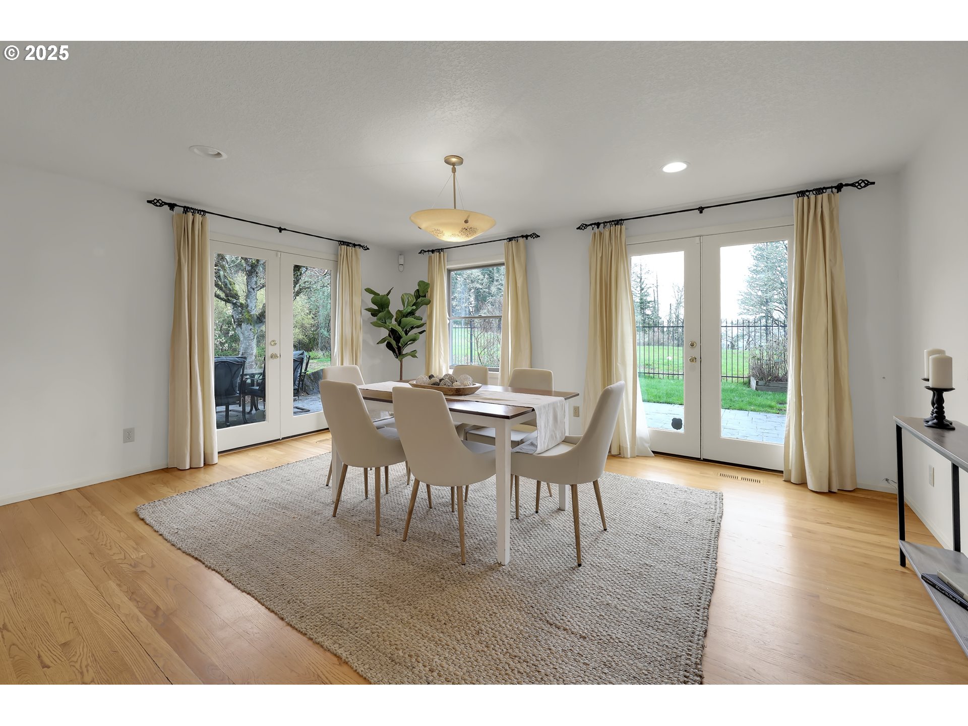 5147 Solar Heights Drive Eugene, OR 97405 - Photo 11 of 29 a view of a dining room with furniture and wooden floor