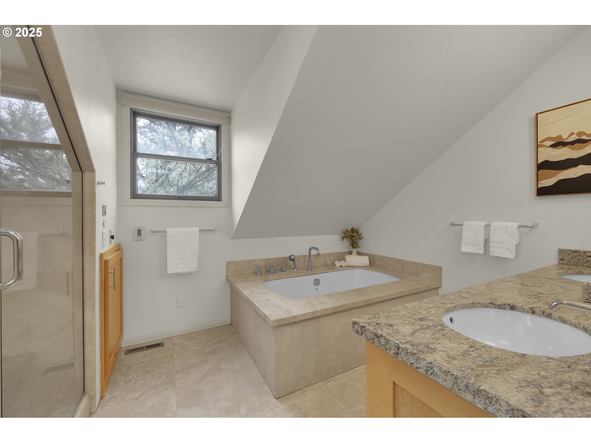 5147 Solar Heights Drive Eugene, OR 97405 - Photo 20 of 29 a bathroom with a sink and a mirror