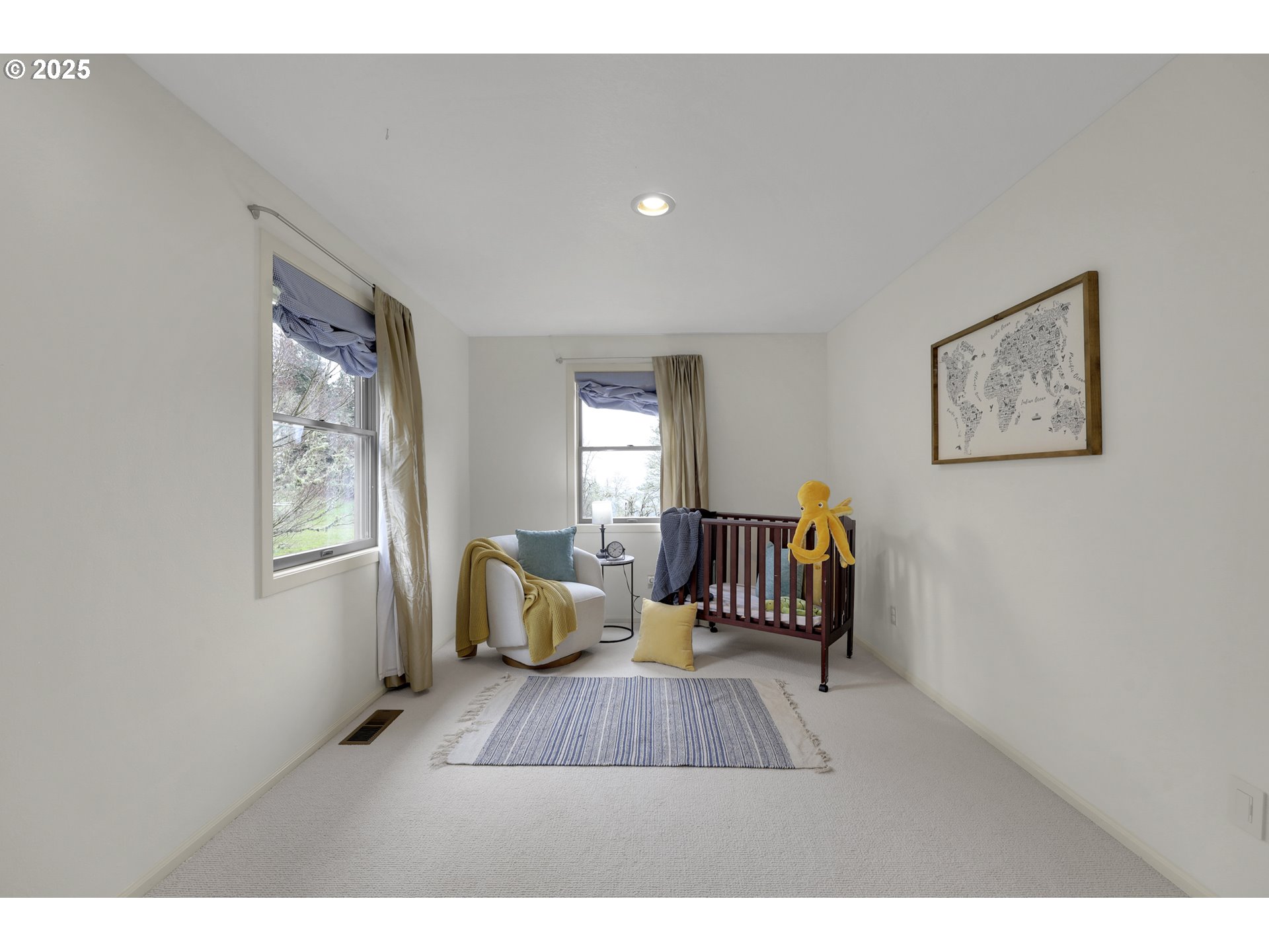 5147 Solar Heights Drive Eugene, OR 97405 - Photo 25 of 29 a living room with furniture and a window