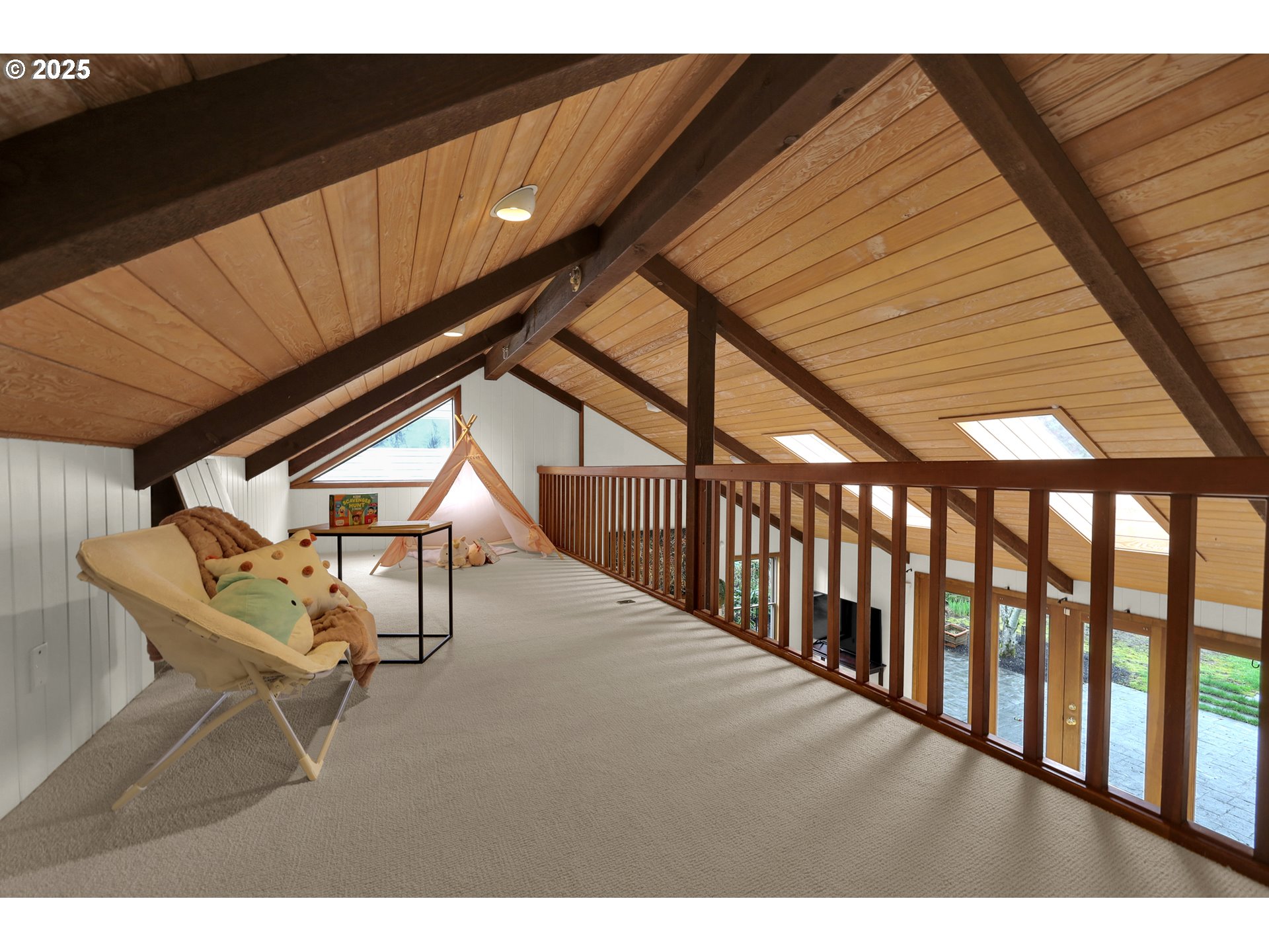 5147 Solar Heights Drive Eugene, OR 97405 - Photo 26 of 29 a view of entryway