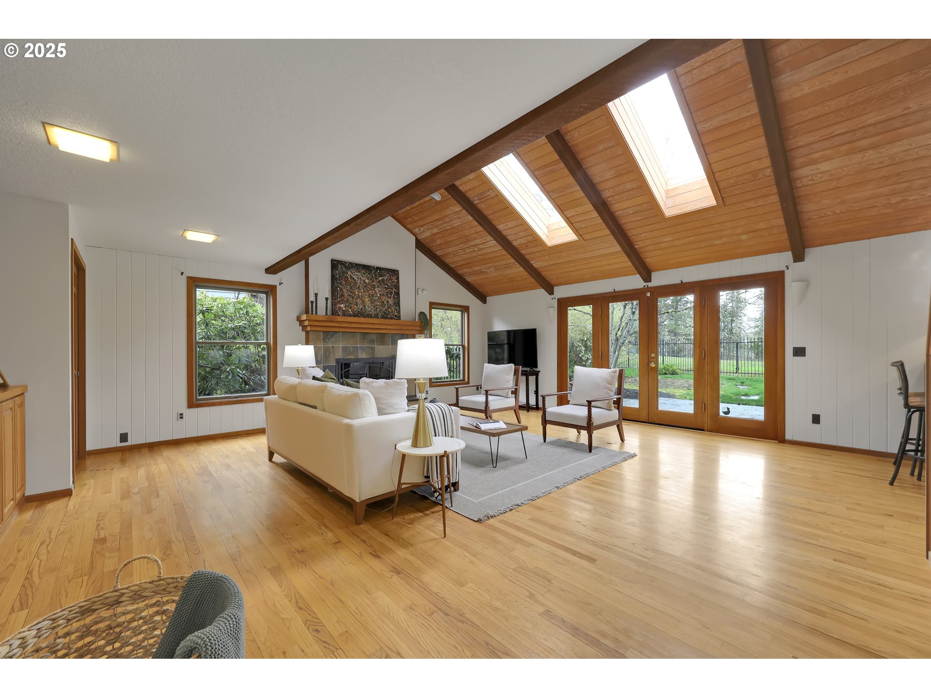 5147 Solar Heights Drive Eugene, OR 97405 - Photo 3 of 29 a living room with furniture and wooden floor