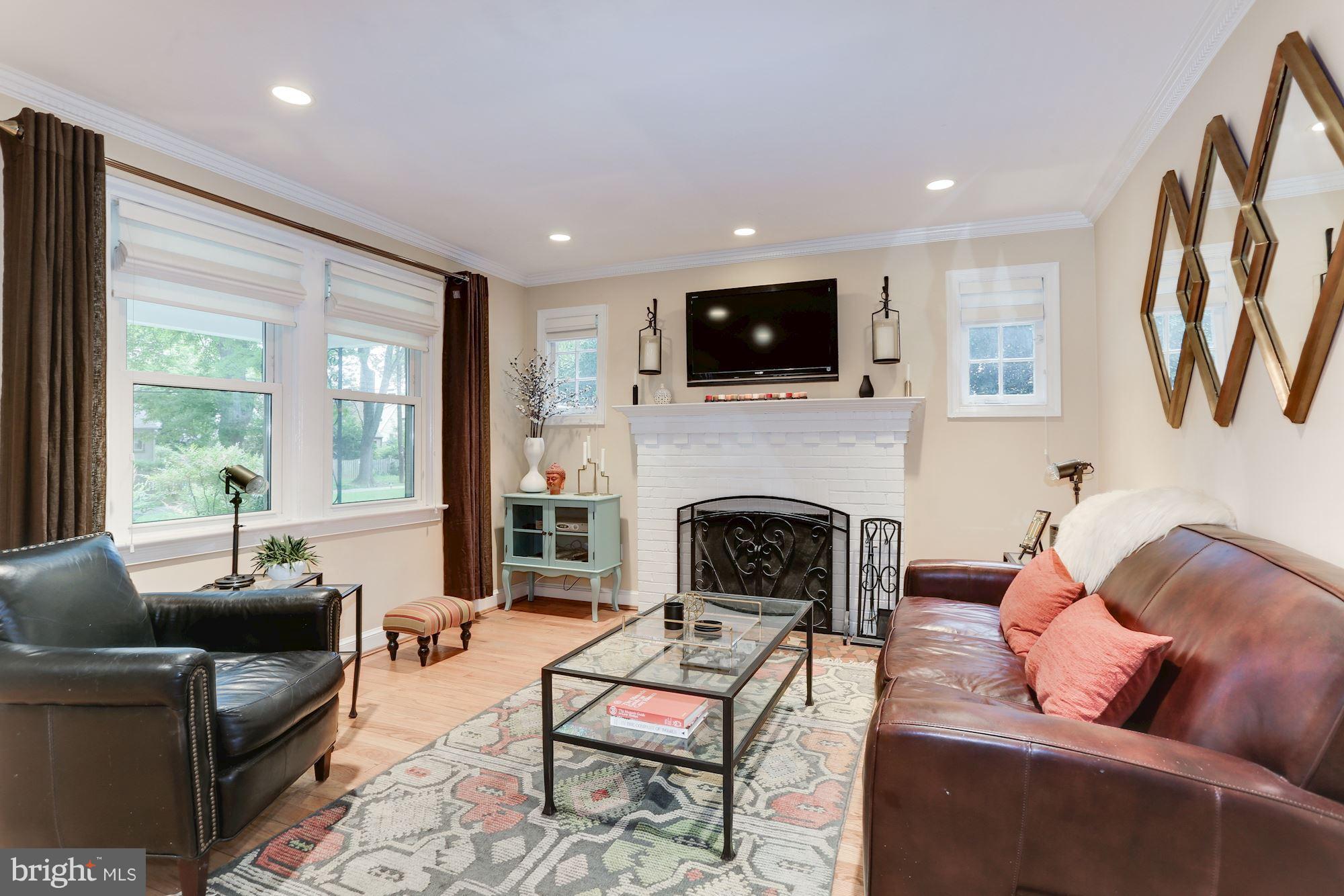 2014 Lansdowne Way Silver Spring, MD 20910 - Photo 3 of 20 Living Room