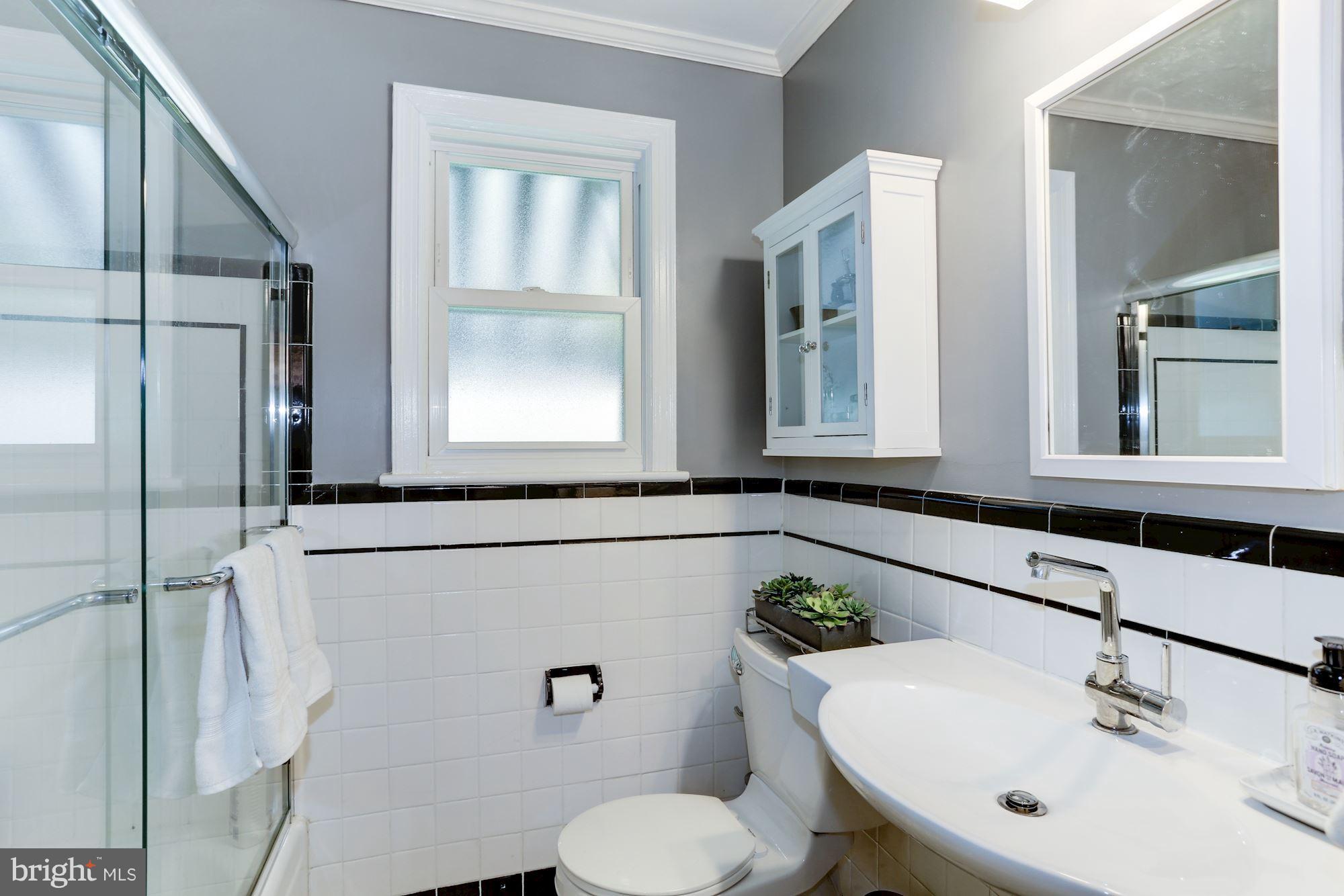 2014 Lansdowne Way Silver Spring, MD 20910 - Photo 10 of 20 Bath