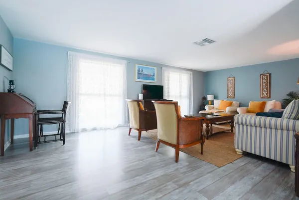 $3,800 | 1351 Oaklawn Court, Fort Myers, FL 33919