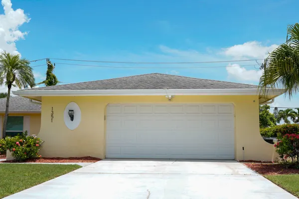 $3,800 | 1351 Oaklawn Court, Fort Myers, FL 33919