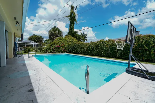 $3,800 | 1351 Oaklawn Court, Fort Myers, FL 33919