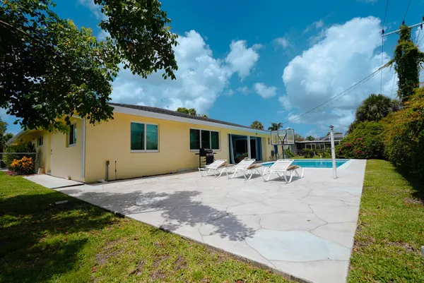 $3,800 | 1351 Oaklawn Court, Fort Myers, FL 33919