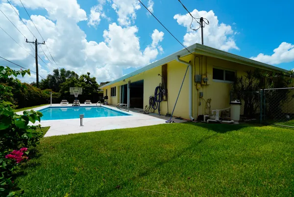 $3,800 | 1351 Oaklawn Court, Fort Myers, FL 33919